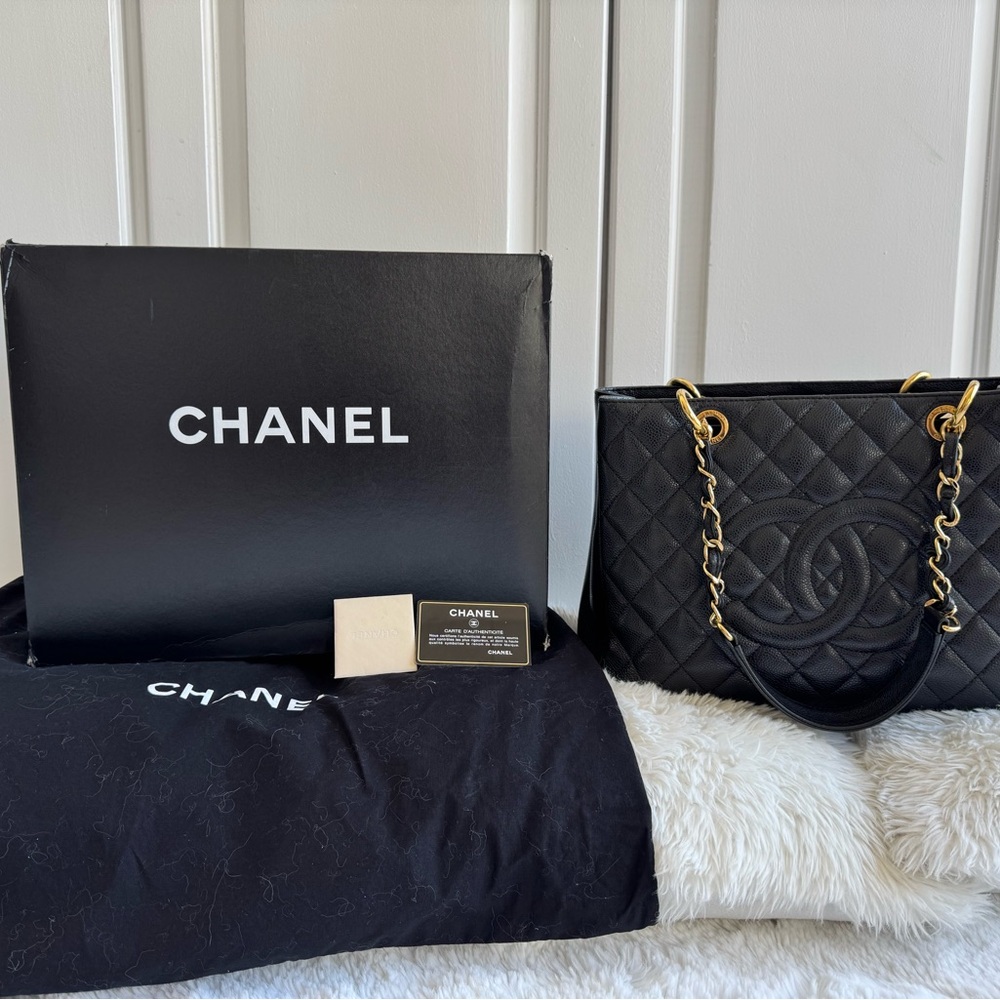 Authentic CHANEL- GRAND SHOPPING TOTE